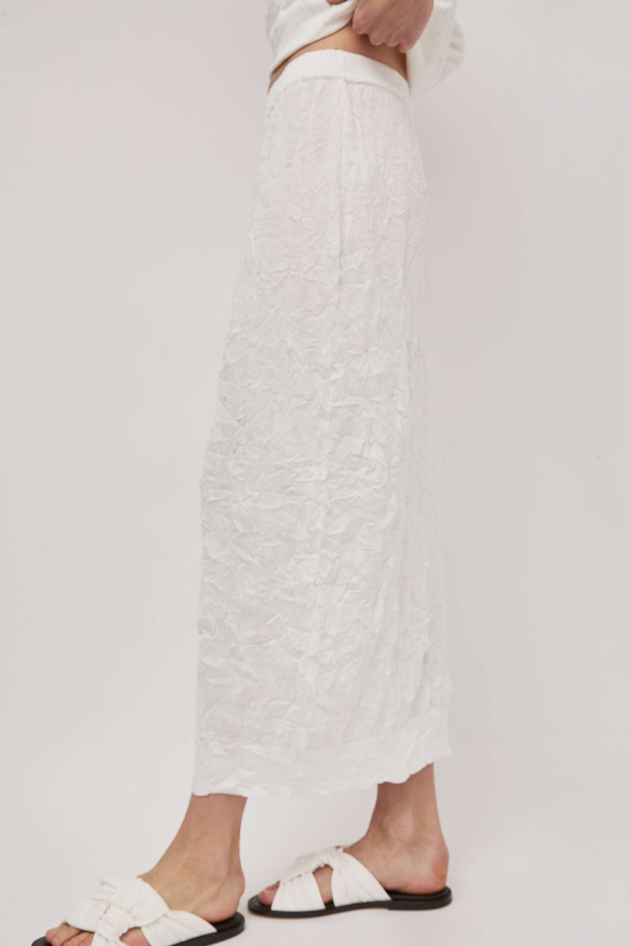 Black Crane Crinkled Knit Skirt in White