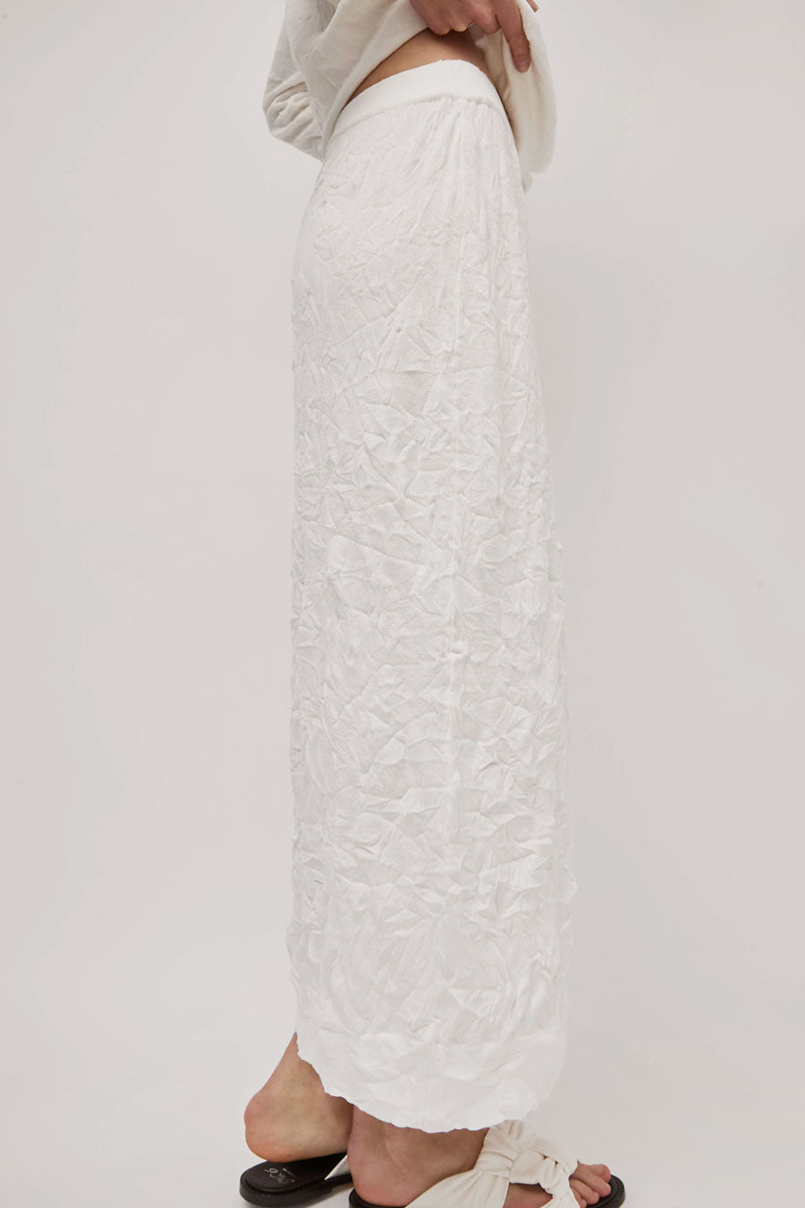 Black Crane Crinkled Knit Skirt in White