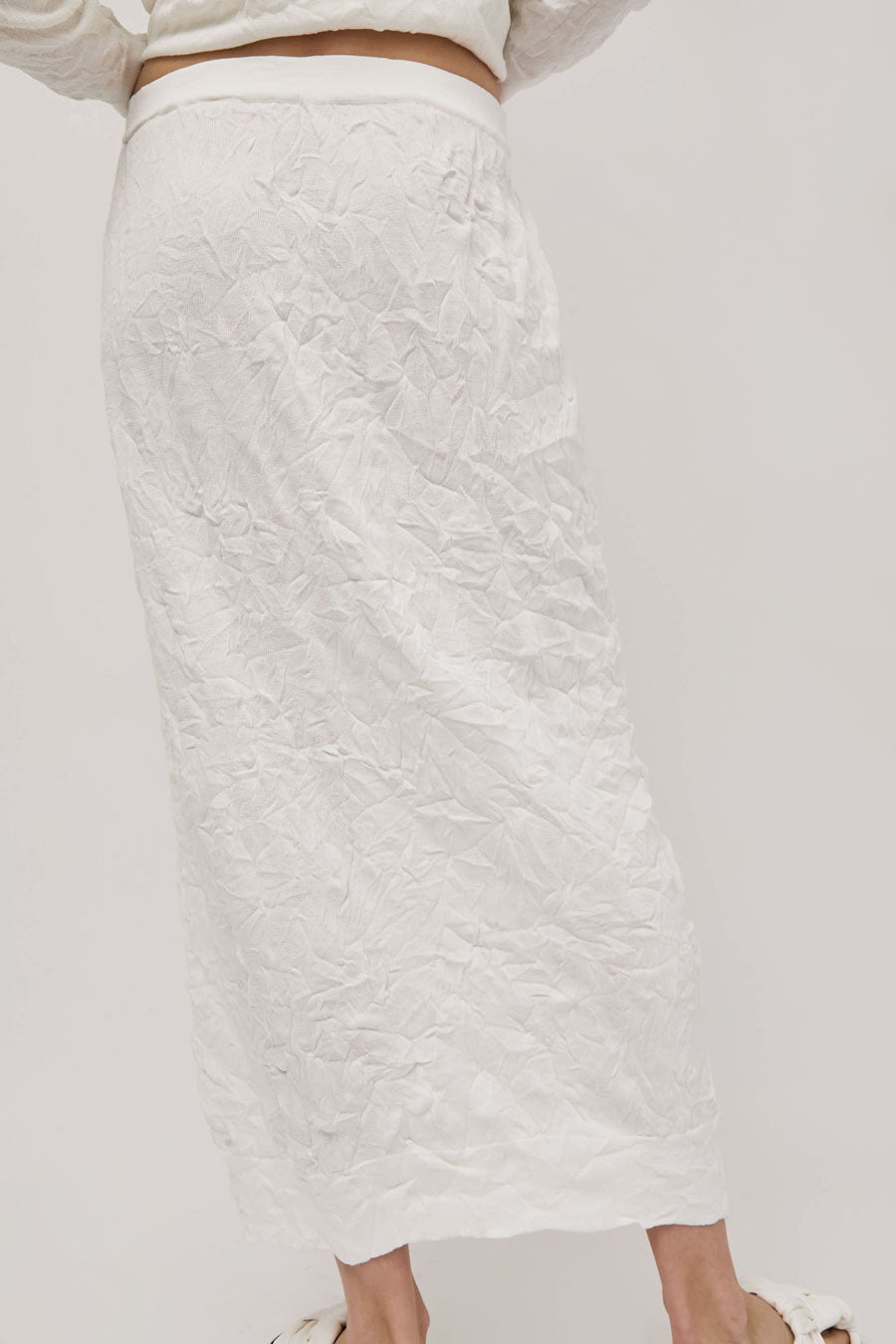 Black Crane Crinkled Knit Skirt in White